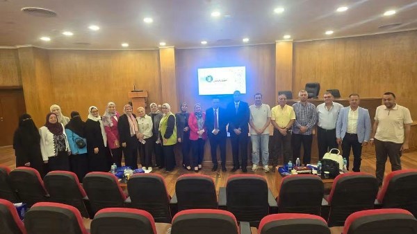 رئيس جامعة بورسعيد الاستثمار في الكوادر البشرية ركيزة لبناء جامعة عصرية