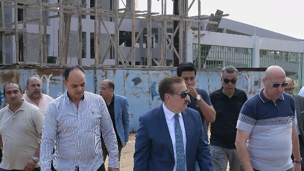 توسعة وازدواج الطريق وإنشاء جزيرة وسطى بمسطحات خضراء وأشجار جمالية لرفع كفاءة المنطقة المحيطة باستاد النادي المصري