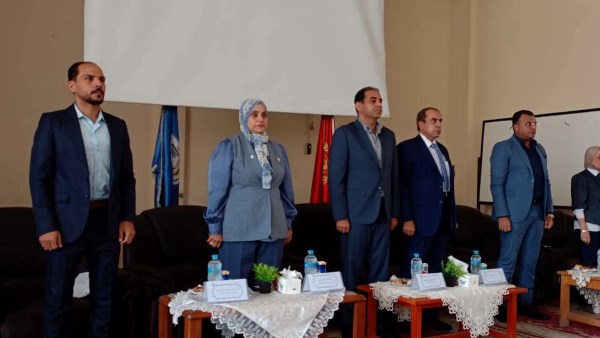 رئيس الجامعة يوجه رسائل للطلاب حول العلم والانضباط والمهارات والأنشطة وربط الدراسة باحتياجات سوق العمل