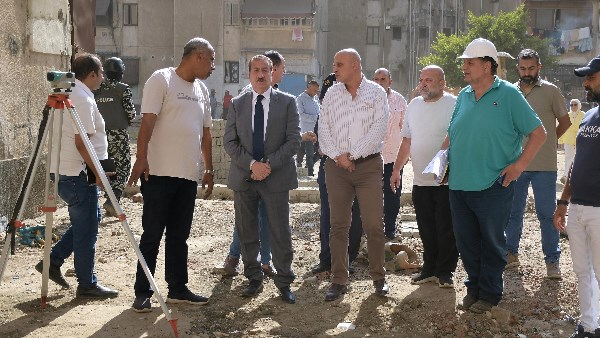 تطوير متكامل للبنية الأساسية.. تغيير نوازل الصرف وبطاريات المياه وإعادة تأهيل غرف التفتيش وصب الأرصفة والخرسانة المطبوعة