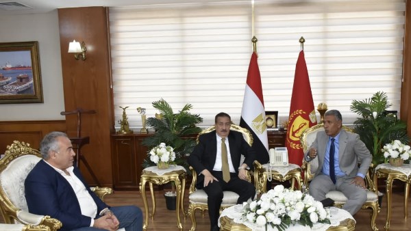 محافظ بورسعيد يوجه بزيادة أعداد صناديق القمامة والعمالة وإعادة توزيعها وفقًا لاحتياجات المناطق المختلفة