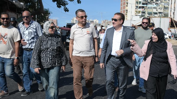 محافظ بورسعيد يتابع تنفيذ أعمال الأسفلت بالطبقة الرابطة بمحور ستالينجراد