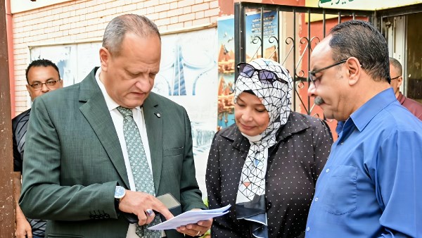 وكيل تعليم بورسعيد يواصل جولاته الميدانية .. ويؤكد أولوية دعم الطلاب في مهارات القراءة والكتابة