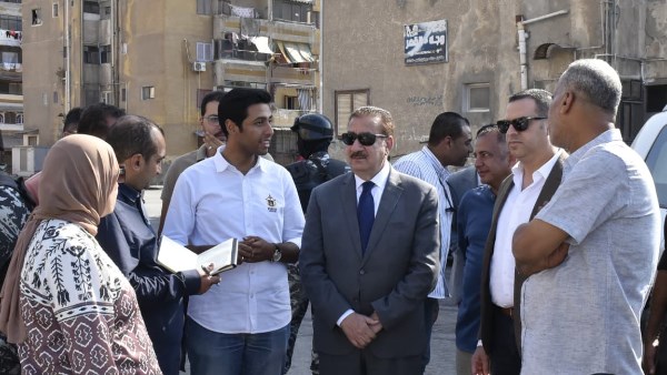 80% نسبة تنفيذ أعمال الرصف بمنطقة «عمر بن الخطاب».. والمحافظ يوجه بتسريع معدلات التنفيذ والانتهاء وفق الجدول الزمني