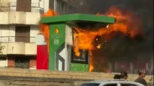 ماس كهربائي وراء حريق ماكينة ATM في العبور