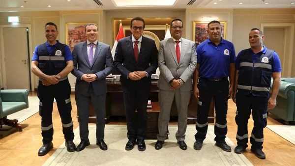 وزير الصحة يكرم أبطال الإسعاف 