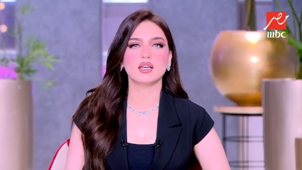 الإعلامية ياسمين عز