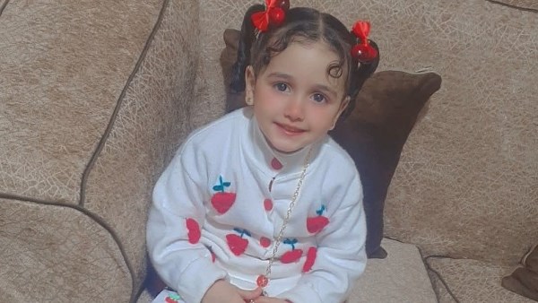 الطفلة