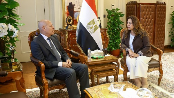 وزيرة التنمية المحلية والبيئة ومحافظ القاهرة 