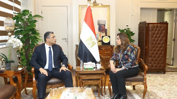 وزيرة التنمية المحلية والبيئة ومحافظ البحر الأحمر 