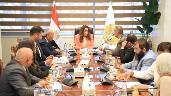 اجتماع وزيرة التنمية المحلية والبيئة 
