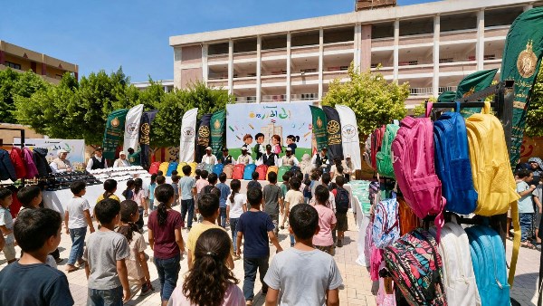 مرحلة الثالثة لتوزيع المستلزمات المدرسية 