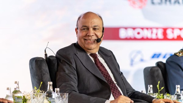 وزير الطيران المدني