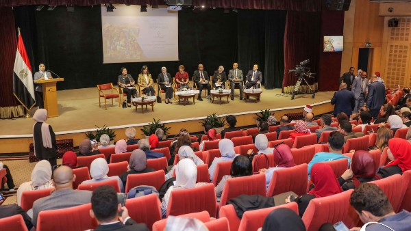 جلسة نقاشية عن "استراتيجيات تعزيز الهوية بين الأسرة والمدرسة والمجتمع المدني"  