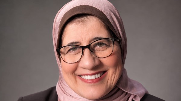  الدكتورة أمل أمين 