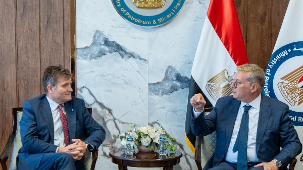 وزير البترول ومسئولي شركة بي بي
