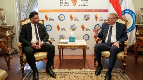 وزير البترول يبحث مع نائب رئيس «وورلي» العالمية تعزيز التعاون في تنفيذ وتطوير المشروعات التعدينية وبناء القدرات