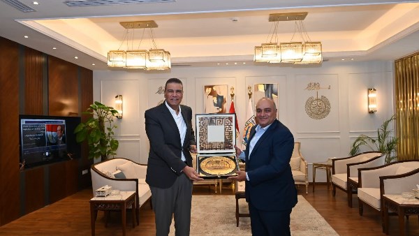 نائب وزير المالية خلال الجولة