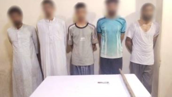 خلافات الجيرة تتحول لمشاجرة بالعصا والسلاح الأبيض في الفيوم خلافات الجيرة تتحول لمشاجرة بالعصا والسلاح الأبيض في الفيوم