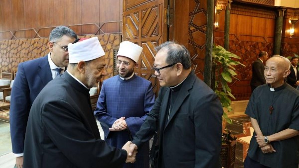 وزير الأوقاف يصطحب الوفد الفلبيني للقاء الإمام الأكبر شيخ الأزهر