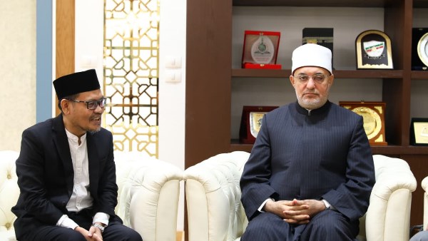 مفتي الجمهورية ومبعوث وزير الشؤون الدينية الإندونيسي