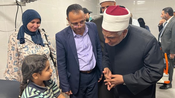رئيس المعاهد الأزهرية يتفقد الحالة الصحية لتلاميذ معهد نور الإسلام