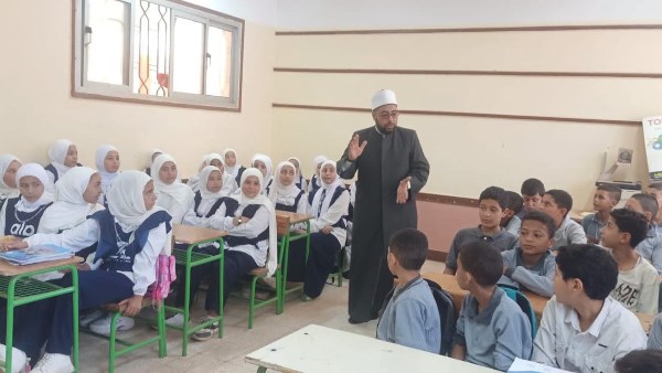 جانب من الحملة بإحدى المدارس