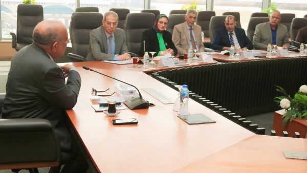 خلال الاجتماع