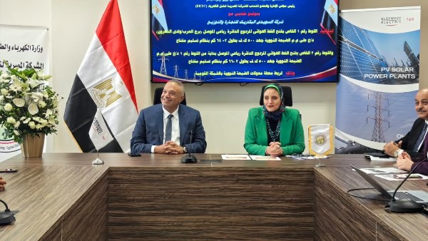 خلال توقيع العقود