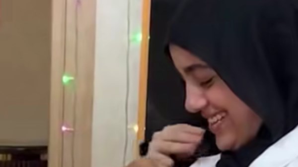الفتاة 