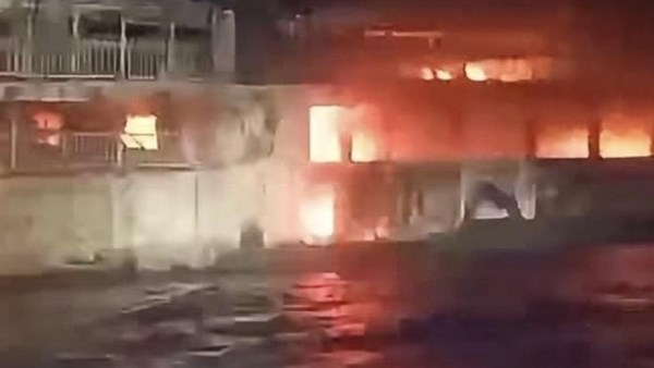 مقتل 5 أشخاص وفقدان 87 إثر حريق في عبارة بالفلبين