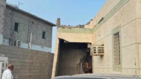 مقذوف حوثي يلحق أضرارًا بمسجد ومبانٍ ومركبات في جازان
