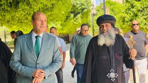 الأنبا بيجول ومحافظ أسيوط 