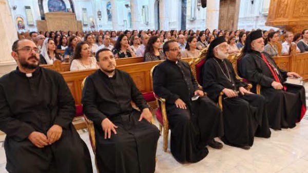 الأنبا باسيليوس يفتتح مؤتمر الأسرة