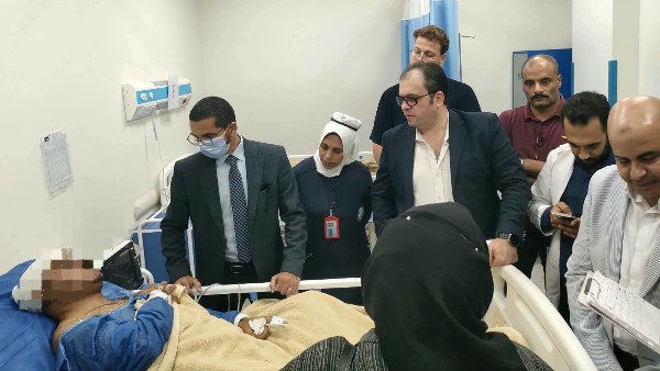زيارة وفد هيئة الرعاية الصحية لمصابي حادث نويبع 
