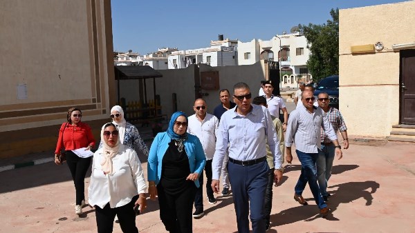 محافظ جنوب سيناء يتفقد مدارس 