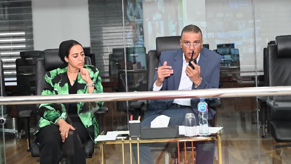 المحافظ خلال لقاء رؤساء المدن في الشبكة الوطنية 