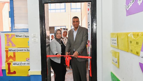 المحافظ خلال افتتاح مرحلة الإعدادية بالمدرسة المصرية اليابانية 