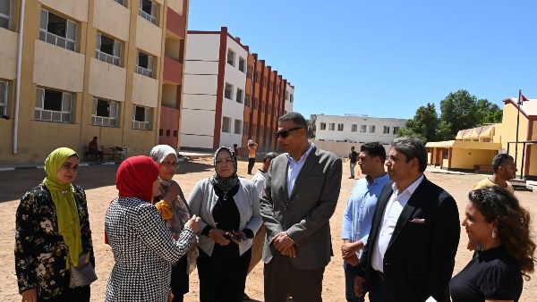 محافظ جنوب سيناء خلال جولة المتابعة 