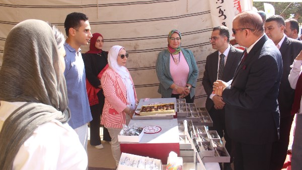 تفقد معرض بالجامعه 
