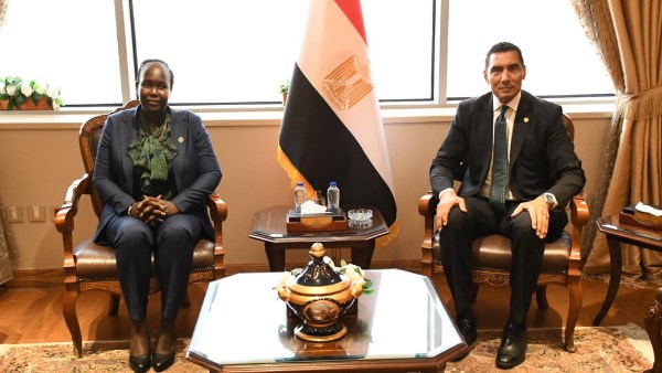 وزير الشباب والرياضة يلتقي نظيرته في جنوب السودان لبحث التعاون المشترك وزير الشباب والرياضة يلتقي نظيرته في جنوب السودان لبحث التعاون المشترك