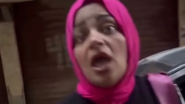فيديو متداول لسيدة تسب رجل