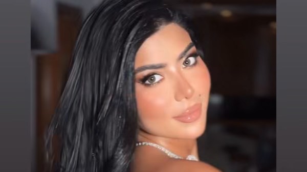 كارولين عزمي