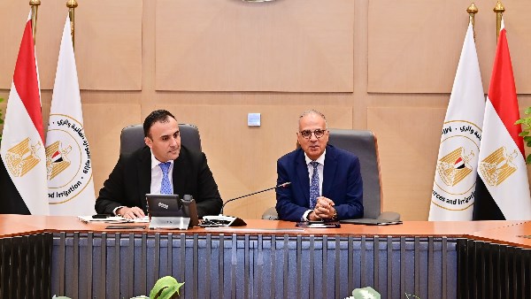 وزير الموارد المائية والري