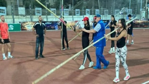 تدريبات القفز بالزانة 