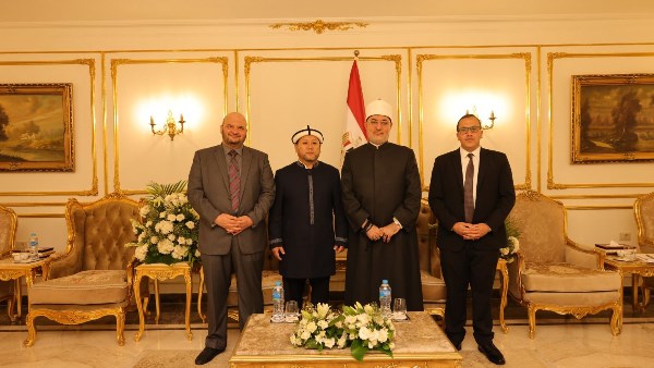 مباحثات ثنائية تجمع مفتي الجمهورية ورئيس الإدارة الدينية لمسلمي قيرغيزستان على هامش مؤتمر الإفتاء