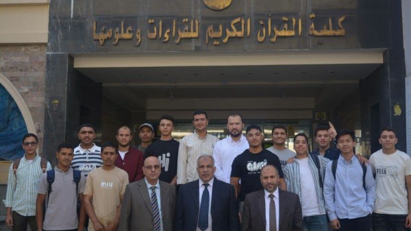 نائب رئيس جامعة الأزهر يتابع انتظام الدراسة بكلية القرآن الكريم بطنطا ويعقد لقاء مفتوحًا مع الطلاب