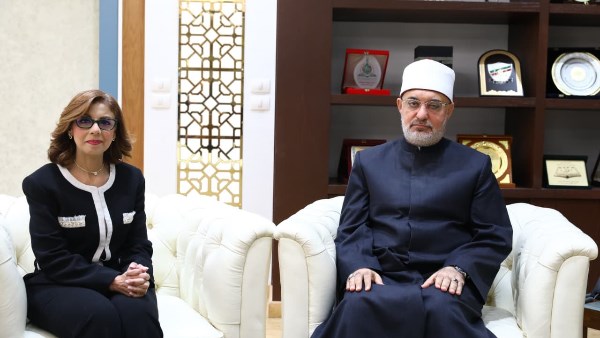مفتي الجمهورية يلتقي السفيرة أميرة فهمي