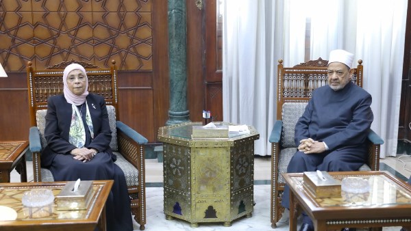 شيخ الأزهر يستقبل رئيسة هيئة النيابة الإدارية بمشيخة الأزهر لبحث تعزيز التعاون المشترك 