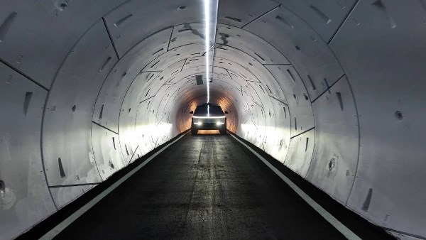 نفق إيلون ماسك